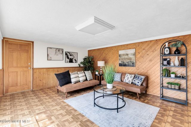 12 Karyn Terrace E, Middletown, NJ 07748