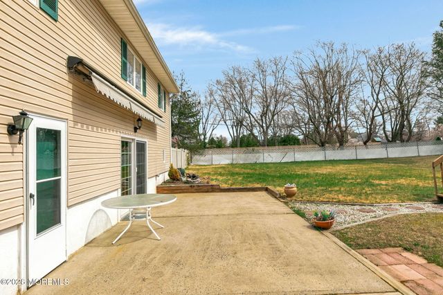 12 Karyn Terrace E, Middletown, NJ 07748