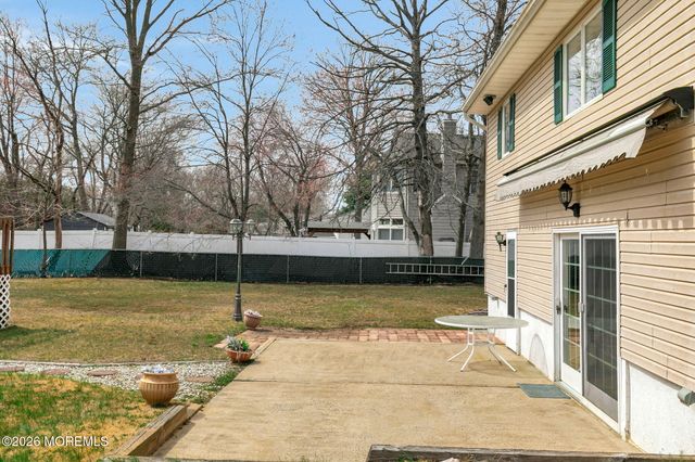 12 Karyn Terrace E, Middletown, NJ 07748
