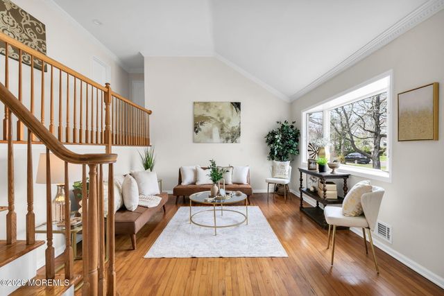 12 Karyn Terrace E, Middletown, NJ 07748
