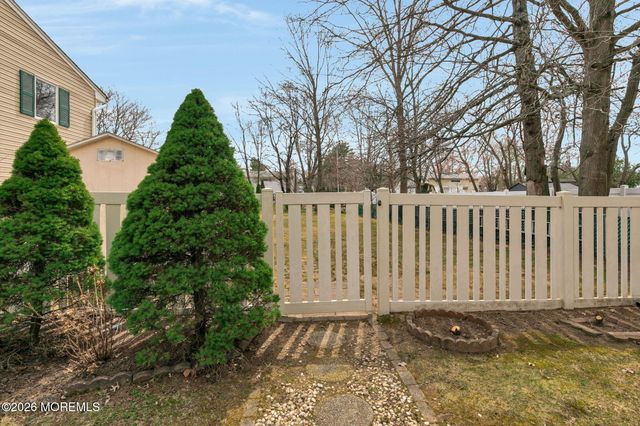 12 Karyn Terrace E, Middletown, NJ 07748
