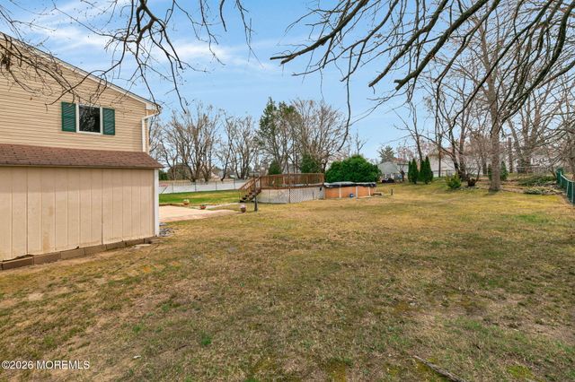 12 Karyn Terrace E, Middletown, NJ 07748