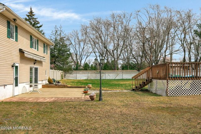12 Karyn Terrace E, Middletown, NJ 07748