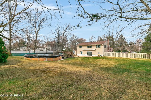 12 Karyn Terrace E, Middletown, NJ 07748