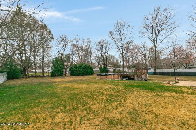 12 Karyn Terrace E, Middletown, NJ 07748