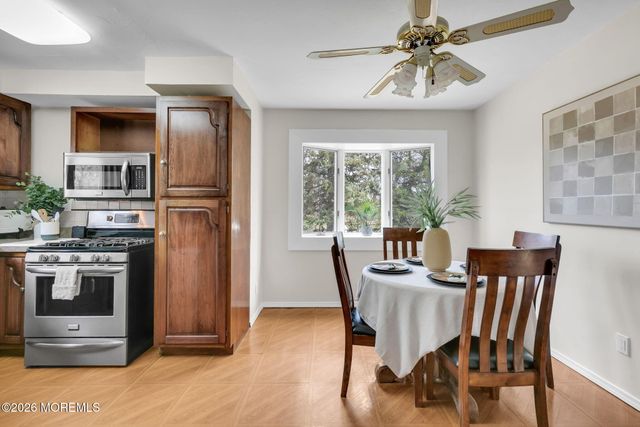 12 Karyn Terrace E, Middletown, NJ 07748