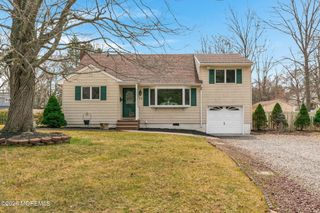 12 Karyn Terrace E, Middletown, NJ 07748