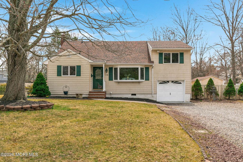 12 Karyn Terrace E, Middletown, NJ 07748
