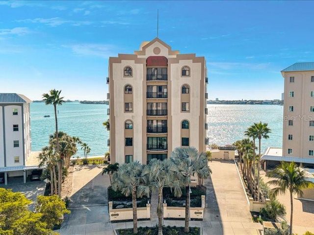 378 GOLDEN GATE POINT 6, Sarasota, FL 34236