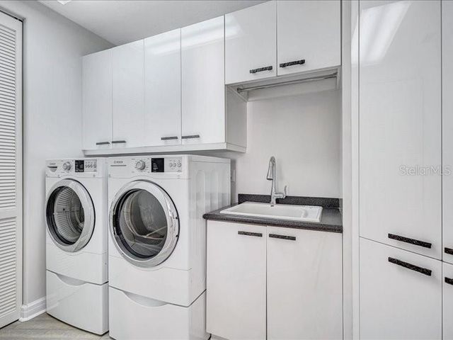 378 GOLDEN GATE POINT 6, Sarasota, FL 34236