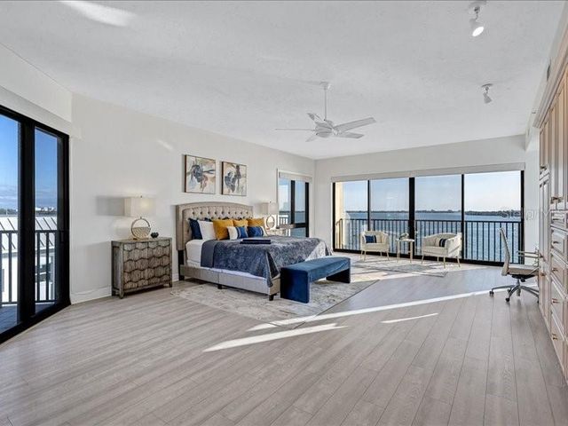 378 GOLDEN GATE POINT 6, Sarasota, FL 34236