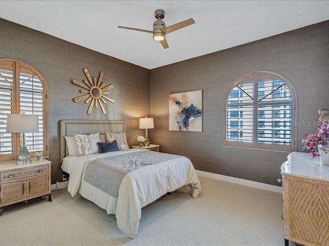 378 GOLDEN GATE POINT 6, Sarasota, FL 34236