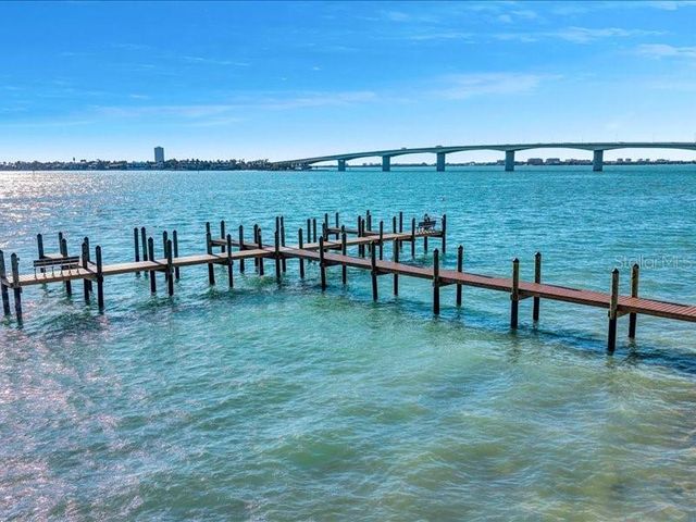 378 GOLDEN GATE POINT 6, Sarasota, FL 34236