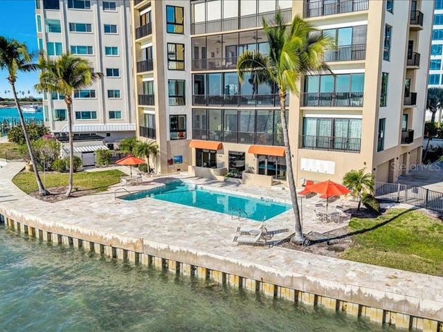 378 GOLDEN GATE POINT 6, Sarasota, FL 34236