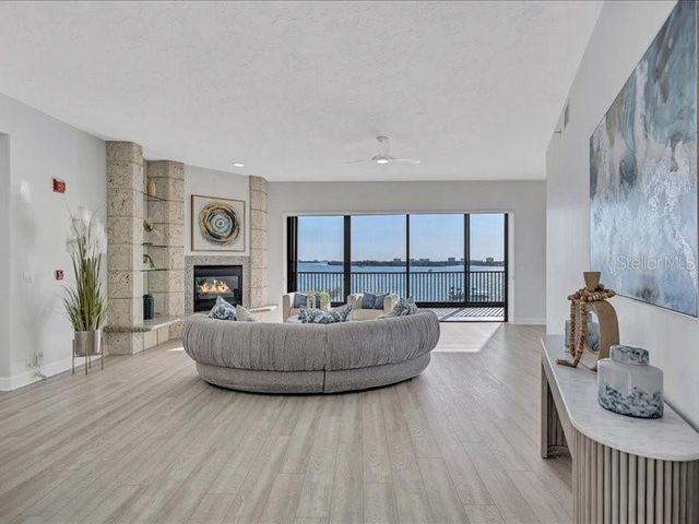 378 GOLDEN GATE POINT 6, Sarasota, FL 34236