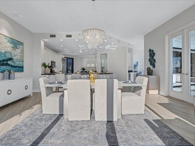 378 GOLDEN GATE POINT 6, Sarasota, FL 34236