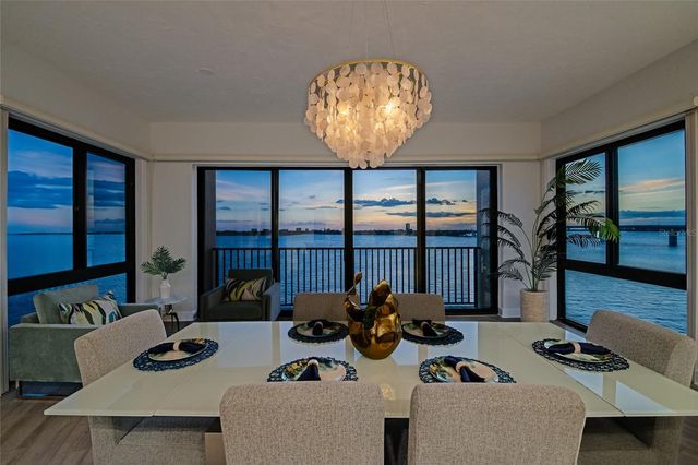 378 GOLDEN GATE POINT 6, Sarasota, FL 34236