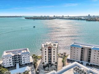 378 GOLDEN GATE POINT 6, Sarasota, FL 34236