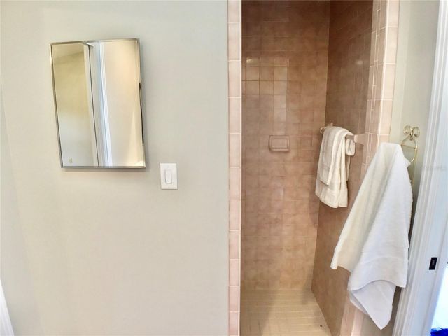 3809 W VASCONIA STREET, Tampa, FL 33629