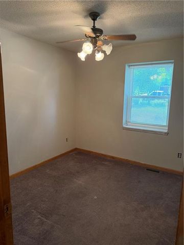 704 Hillcrest Street, Pleasant Hill, MO 64080
