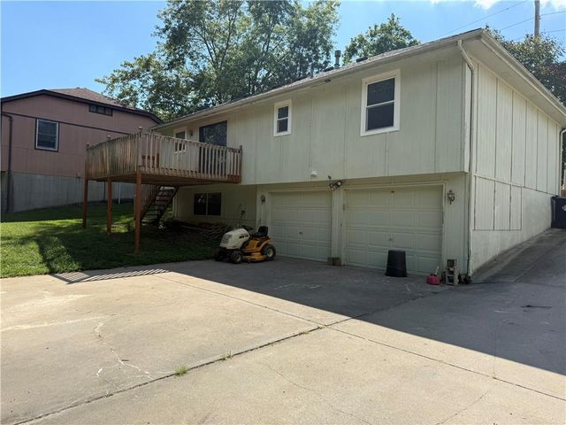704 Hillcrest Street, Pleasant Hill, MO 64080