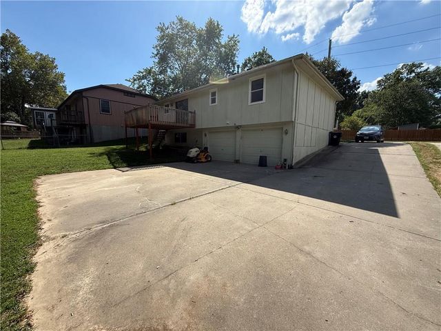 704 Hillcrest Street, Pleasant Hill, MO 64080
