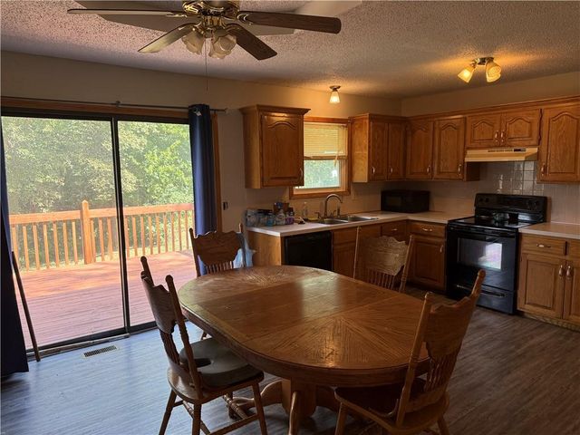 704 Hillcrest Street, Pleasant Hill, MO 64080