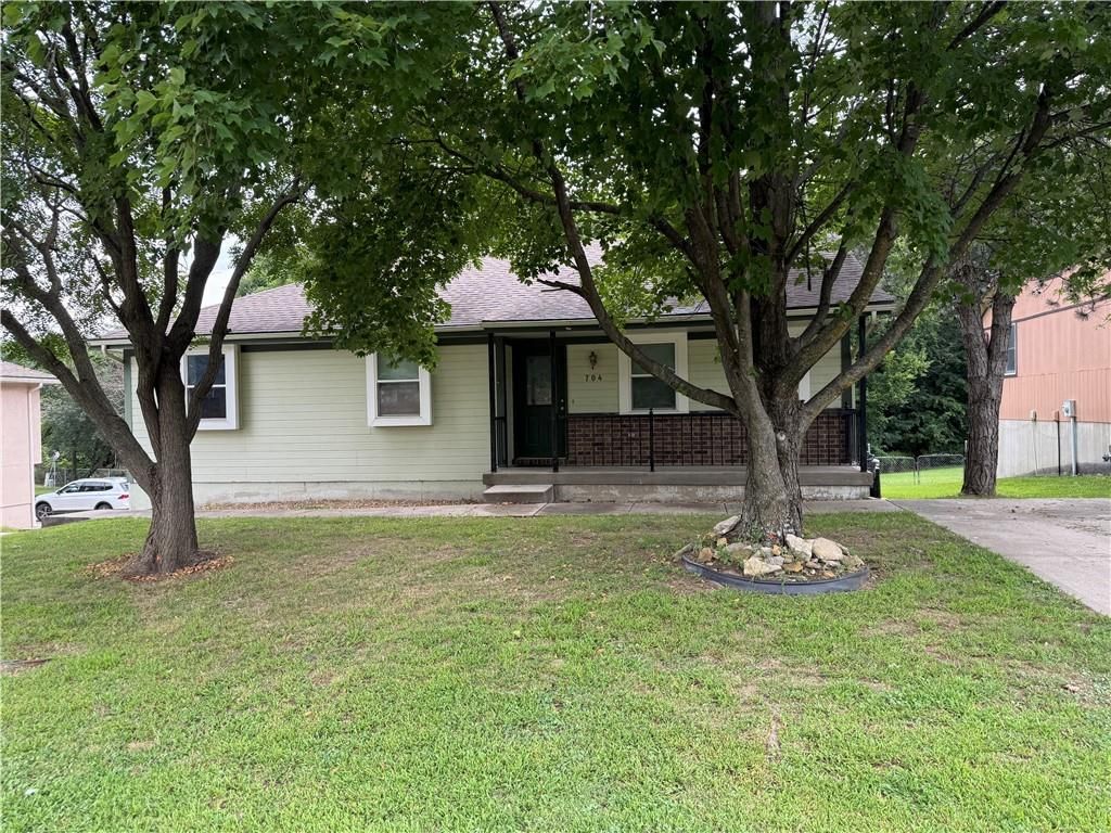 704 Hillcrest Street, Pleasant Hill, MO 64080