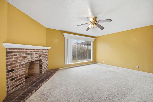 683 N Villa Avenue, Dinuba, CA 93618