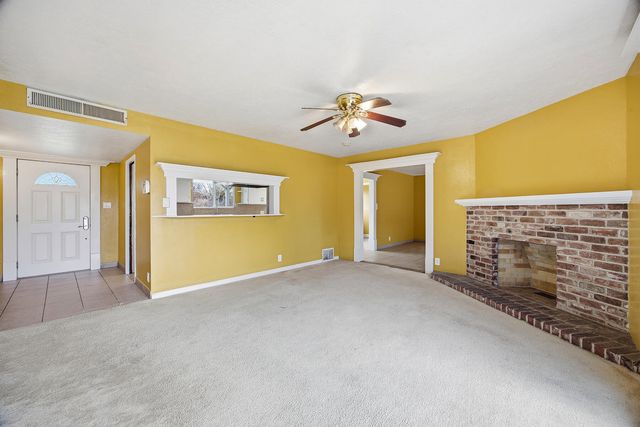 683 N Villa Avenue, Dinuba, CA 93618