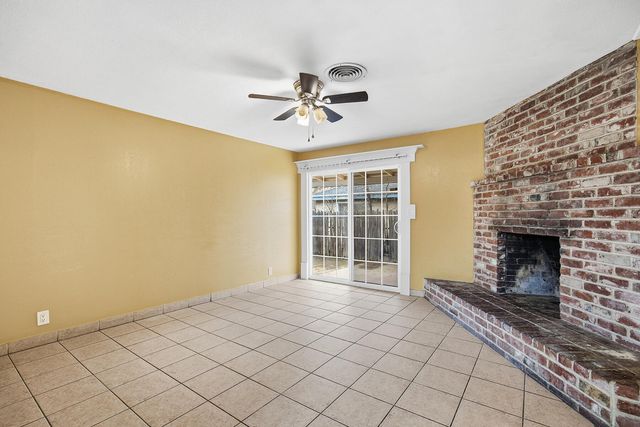 683 N Villa Avenue, Dinuba, CA 93618