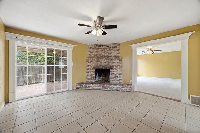 683 N Villa Avenue, Dinuba, CA 93618