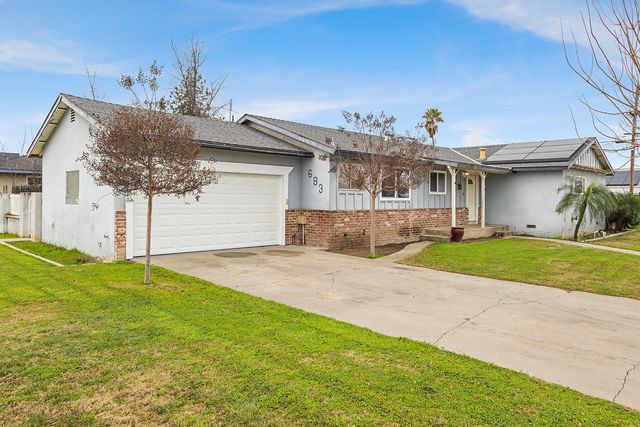 683 N Villa Avenue, Dinuba, CA 93618