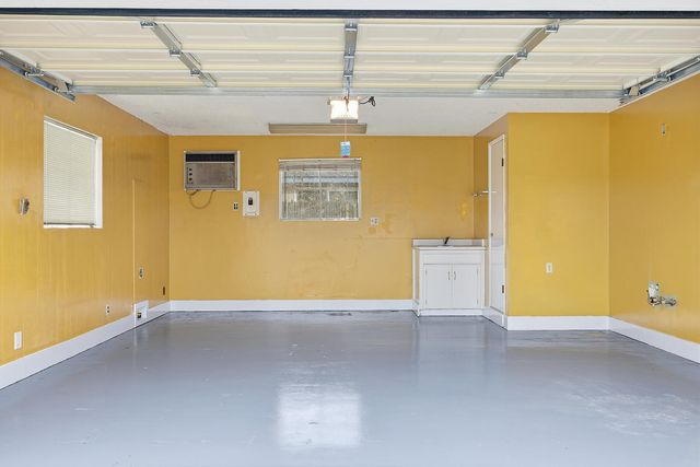 683 N Villa Avenue, Dinuba, CA 93618