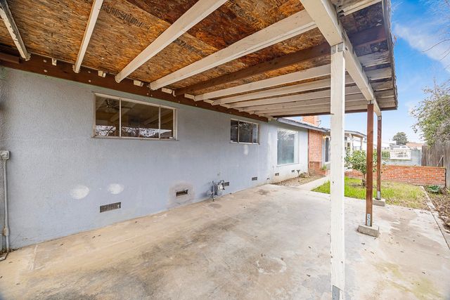 683 N Villa Avenue, Dinuba, CA 93618