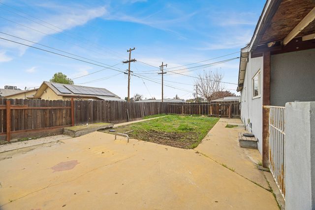 683 N Villa Avenue, Dinuba, CA 93618