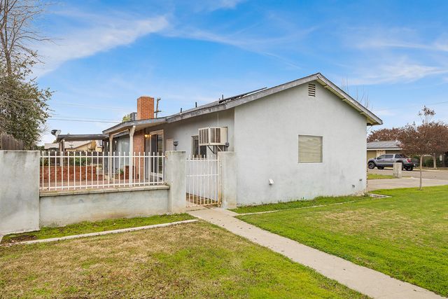 683 N Villa Avenue, Dinuba, CA 93618