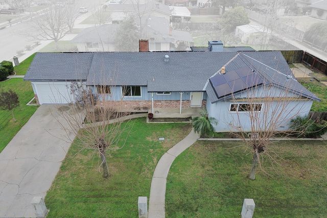 683 N Villa Avenue, Dinuba, CA 93618