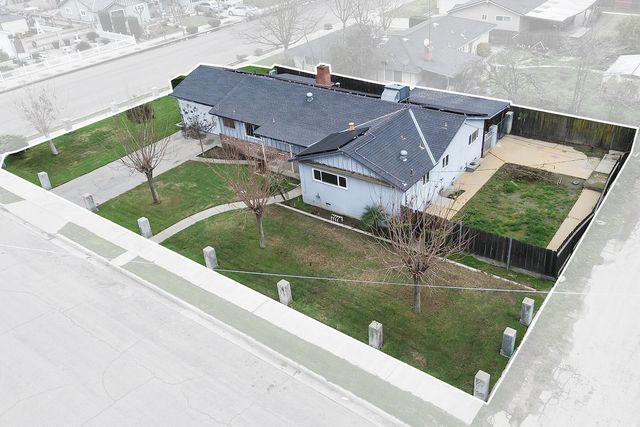 683 N Villa Avenue, Dinuba, CA 93618