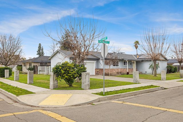 683 N Villa Avenue, Dinuba, CA 93618