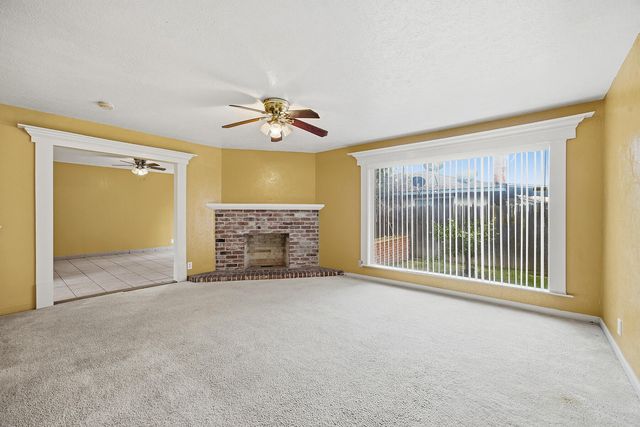 683 N Villa Avenue, Dinuba, CA 93618