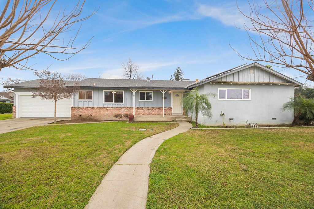683 N Villa Avenue, Dinuba, CA 93618