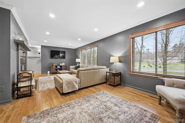9115 Pine Hill Trail, Fenton, MI 48430