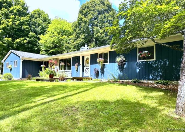 9115 Pine Hill Trail, Fenton, MI 48430