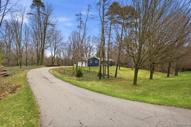 9115 Pine Hill Trail, Fenton, MI 48430