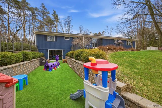 9115 Pine Hill Trail, Fenton, MI 48430