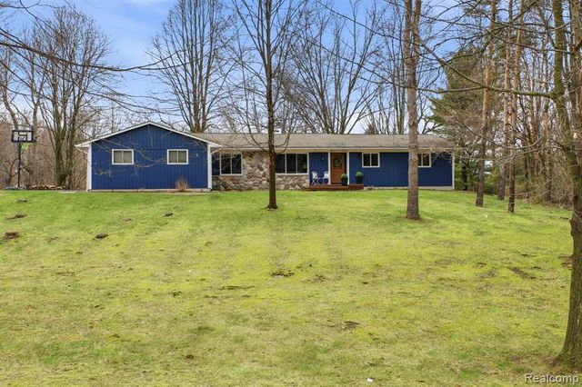 9115 Pine Hill Trail, Fenton, MI 48430