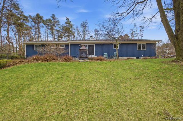 9115 Pine Hill Trail, Fenton, MI 48430