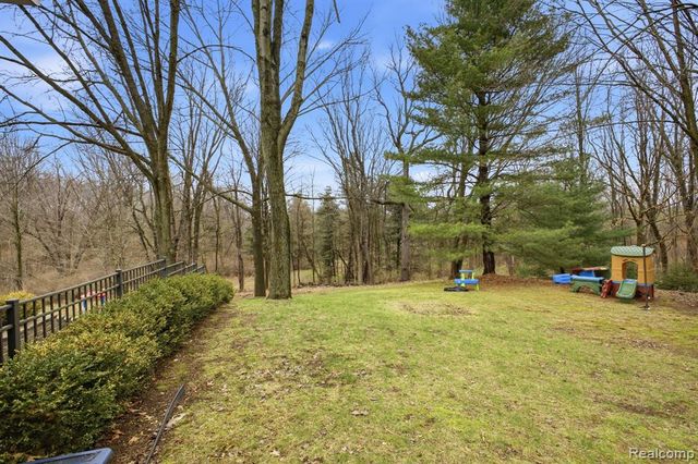 9115 Pine Hill Trail, Fenton, MI 48430