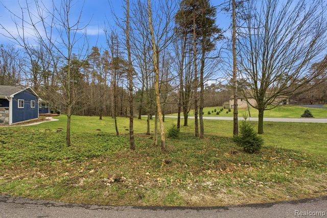 9115 Pine Hill Trail, Fenton, MI 48430